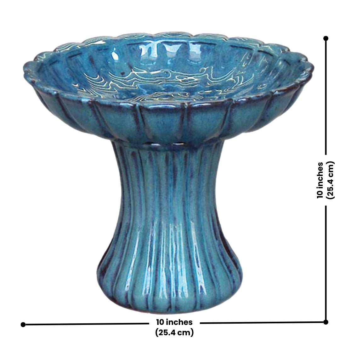 Elegant ceramic bird bath with pedestal design for attracting birds