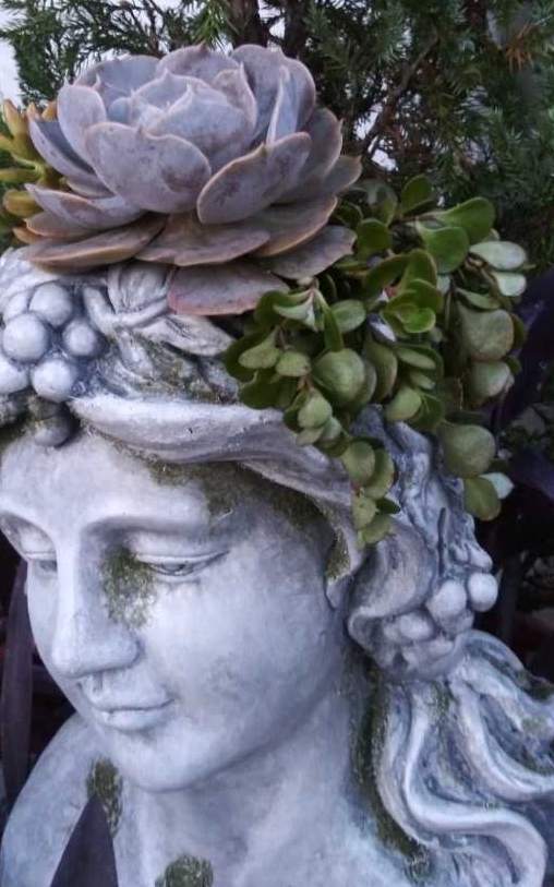 Lady Head Side 2 Detail